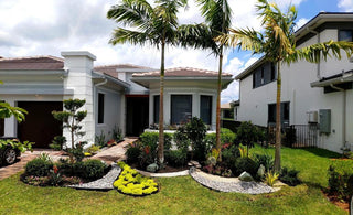 Take A Look At This Landscape Design In Parkland! (Cascata)